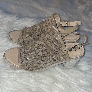 Naughty Monkey size 9 M women’s tan & gold & white design block heels